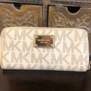 Michael Kors white/cream wallet
